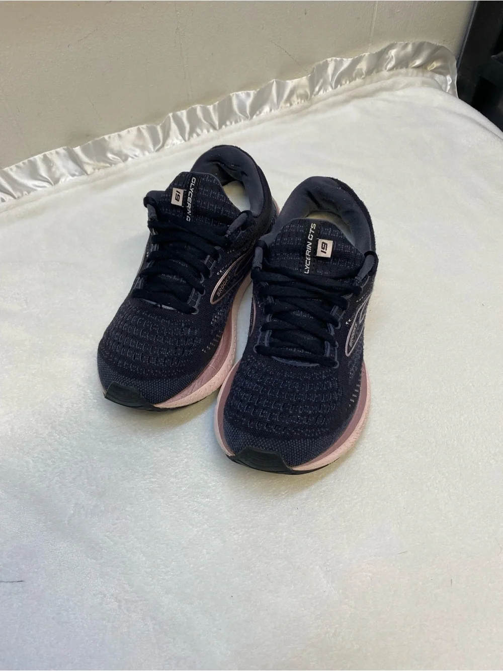 Brooks Womens Glycerin 19 Charcoal Pink Running Athletic Shoes Size 7 medium B